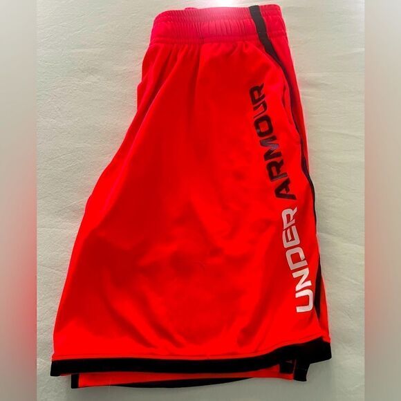 Under Armour Big Boys Large Red Shorts - Picture 1 of 7
